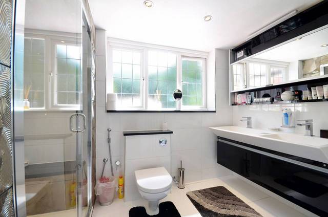  Image of 5 bedroom Detached house for sale in Sudbury Court Drive Harrow-on-the-Hill Harrow HA1 at Sudbury Court Drive  Harrow, HA1 3TD