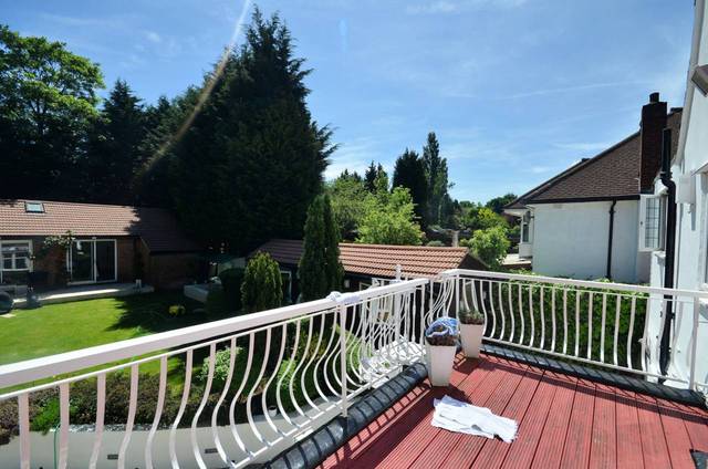  Image of 5 bedroom Detached house for sale in Sudbury Court Drive Harrow-on-the-Hill Harrow HA1 at Sudbury Court Drive  Harrow, HA1 3TD