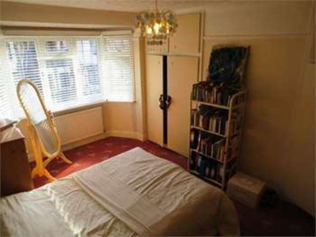  Image of 3 bedroom Terraced house for sale in Sunningdale Avenue Leigh-on-Sea SS9 at Sunningdale avenue Leigh on sea Leigh-on-Sea, SS9 1JY