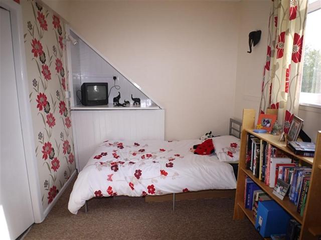 Image of 3 bedroom Detached house for sale in Sunny Bank Lane Thornbury Bradford BD3 at Thornbury  Farsley, BD3 7DG