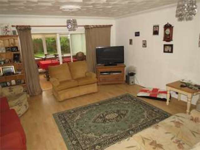  Image of 5 bedroom Terraced house for sale in Sussex Avenue Hailsham BN27 at Hailsham, BN27 3EA