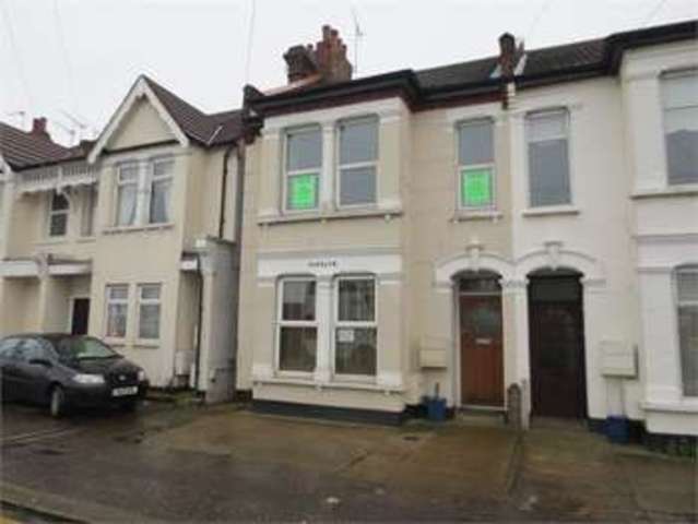  Image of 2 bedroom Apartment for sale in Sutton Road Southend-on-Sea SS2 at Sutton Road Southend on Sea Southend-on-Sea, SS2 5ES