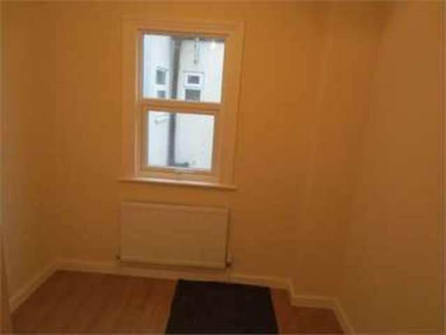  Image of 2 bedroom Apartment for sale in Sutton Road Southend-on-Sea SS2 at Sutton Road Southend on Sea Southend-on-Sea, SS2 5ES