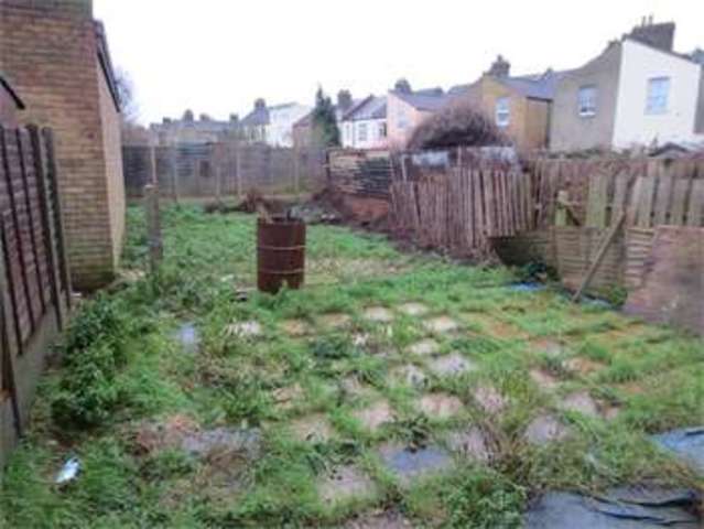  Image of 2 bedroom Apartment for sale in Sutton Road Southend-on-Sea SS2 at Sutton Road Southend on Sea Southend-on-Sea, SS2 5ES