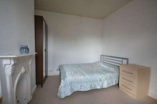  Image of 2 bedroom Terraced house for sale in Swainstone Road Reading RG2 at Swainstone Road  Reading, RG2 0DX
