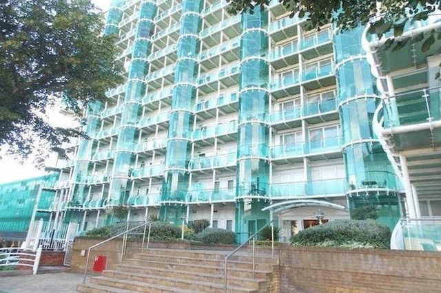  Image of 2 bedroom Flat for sale in Sydney Road Enfield EN2 at Sydney Road  Enfield, EN2 6SZ