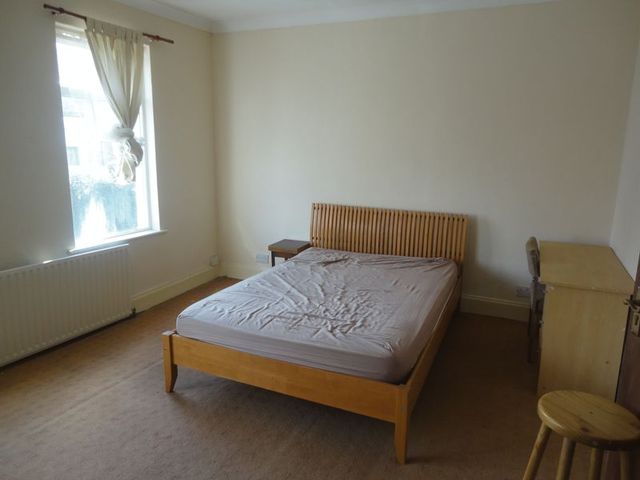  Image of 4 bedroom Semi-Detached house to rent in Tachbrook Road Cowley Uxbridge UB8 at Tachbrook Road  Uxbridge, UB8 2QS