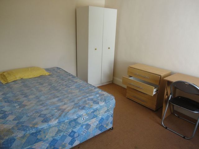  Image of 4 bedroom Semi-Detached house to rent in Tachbrook Road Cowley Uxbridge UB8 at Tachbrook Road  Uxbridge, UB8 2QS