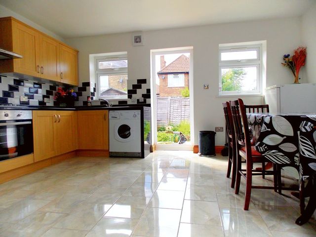  Image of 5 bedroom Detached house to rent in Tachbrook Road Cowley Uxbridge UB8 at Tachbrook Road  Uxbridge, UB8 2QS