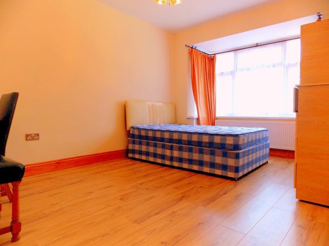  Image of 5 bedroom Detached house to rent in Tachbrook Road Cowley Uxbridge UB8 at Tachbrook Road  Uxbridge, UB8 2QS