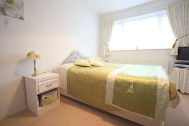  Image of 3 bedroom Detached house for sale in Talbot Road Stratford-upon-Avon CV37 at Talbot Road  Warks, CV37 6SU