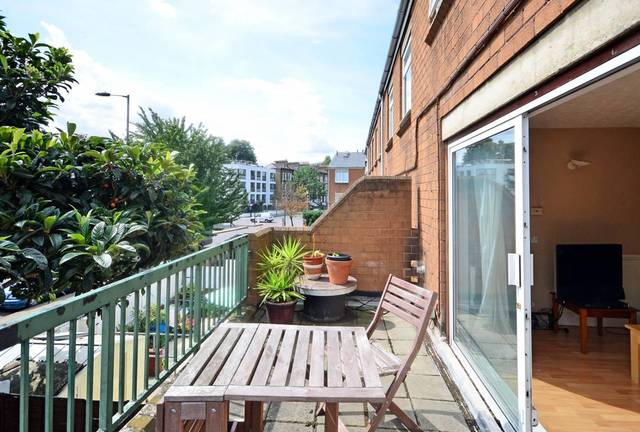  Image of 3 bedroom Detached house for sale in Tavistock Close London N16 at Tavistock Close  Hackney, N16 8UZ