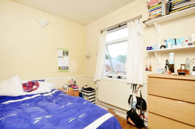  Image of 3 bedroom Detached house for sale in Tavistock Close London N16 at Tavistock Close  Hackney, N16 8UZ