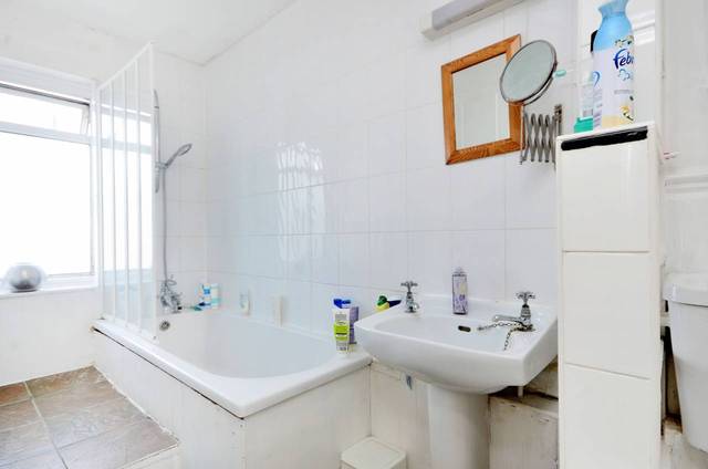  Image of 3 bedroom Detached house for sale in Tavistock Close London N16 at Tavistock Close  Hackney, N16 8UZ