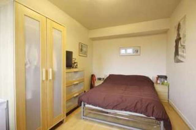  Image of 1 bedroom Property to rent in Tavistock Crescent London W11 at Tavistock Crescent  London, W11 1AZ