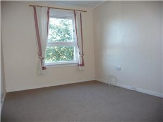  Image of 3 bedroom Flat to rent in Tay Place Johnstone PA5 at Johnstone Renfrewshire Renfrewshire, PA5 0PA