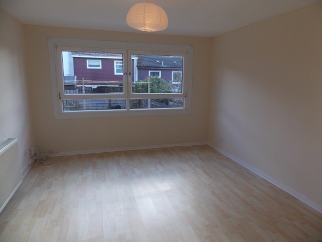  Image of 4 bedroom Terraced house to rent in Teal Crescent East Kilbride Glasgow G75 at East Kilbride South Lanarkshire South Lanarkshire, G75 8UT