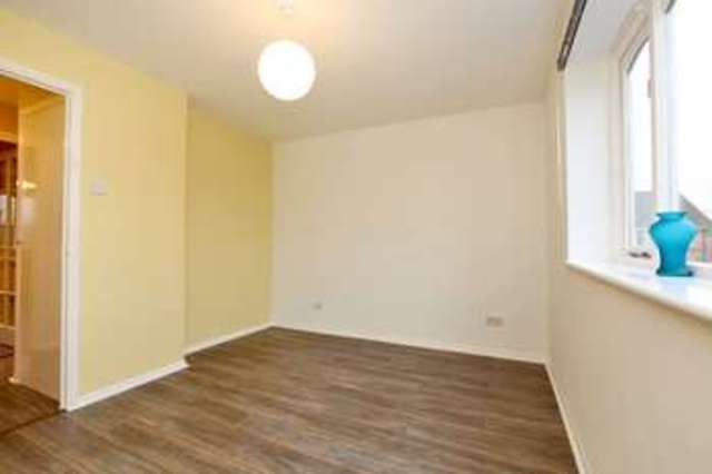  Image of 1 bedroom Flat for sale in Telegraph Place London E14 at Docklands, E14 9XD