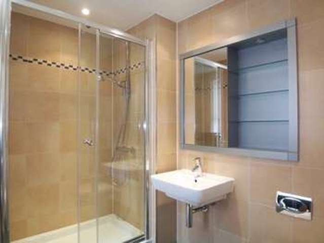  Image of 2 bedroom Flat to rent in East Lane London SE16 at Meridian Court  London, SE16 4UF