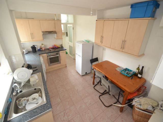  Image of 2 bedroom Flat to rent in Tewkesbury Street Cathays Cardiff CF24 at Cathays Cardiff Roath, CF24 4QQ