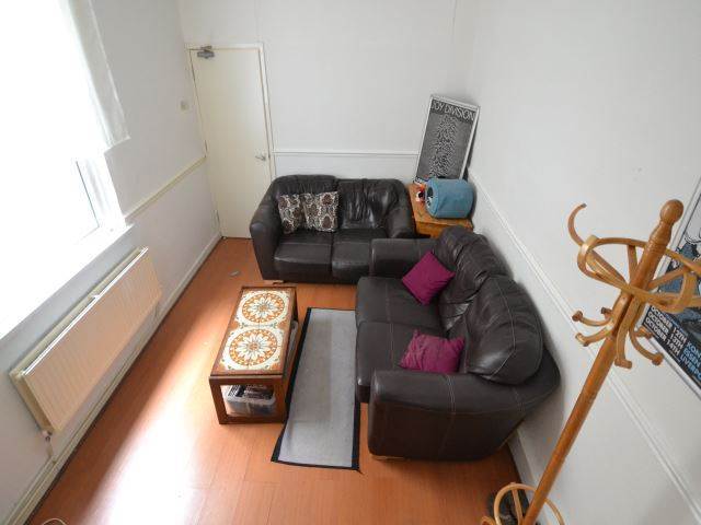  Image of 2 bedroom Flat to rent in Tewkesbury Street Cathays Cardiff CF24 at Cathays Cardiff Roath, CF24 4QQ