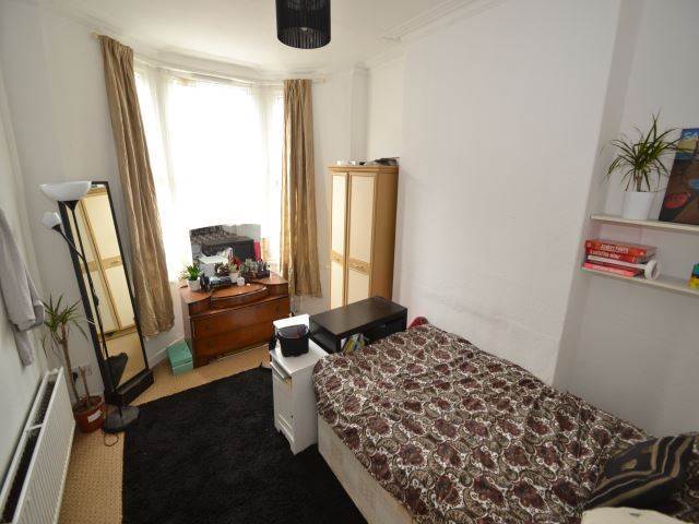  Image of 2 bedroom Flat to rent in Tewkesbury Street Cathays Cardiff CF24 at Cathays Cardiff Roath, CF24 4QQ