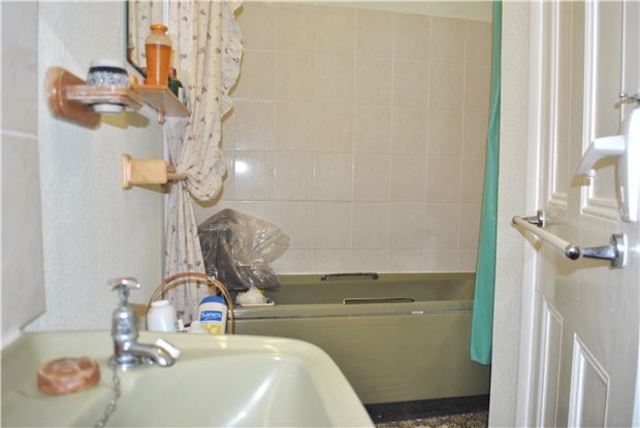  Image of 2 bedroom Flat for sale in Wickham Avenue Bexhill-on-Sea TN39 at East Sussex, TN39 3ER