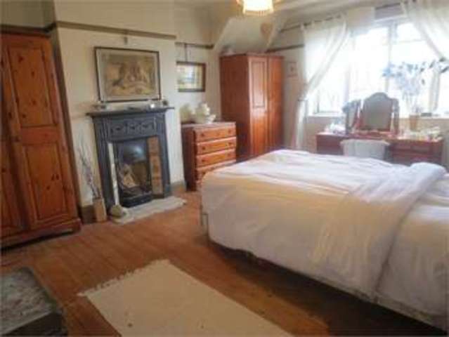  Image of 3 bedroom Semi-Detached house for sale in Thames Drive Leigh-on-Sea SS9 at Thames Drive Leigh on sea Leigh-on-Sea, SS9 2XQ
