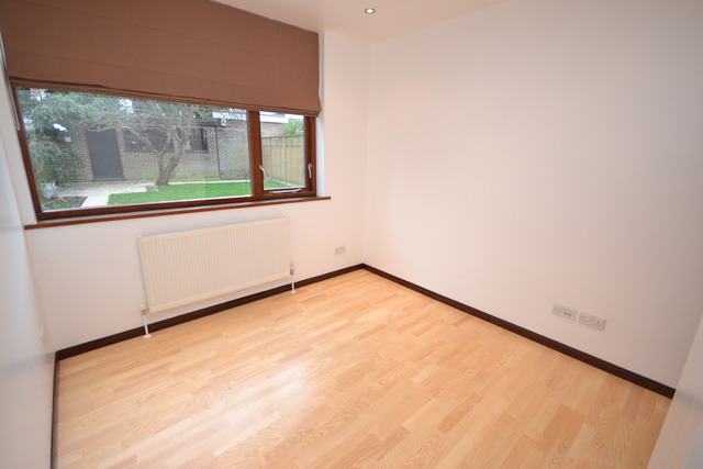  Image of 4 bedroom Property to rent in The Avenue London N3 at Finchley  Finchley, N3 2LB