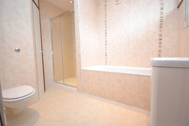  Image of 4 bedroom Property to rent in The Avenue London N3 at Finchley  Finchley, N3 2LB