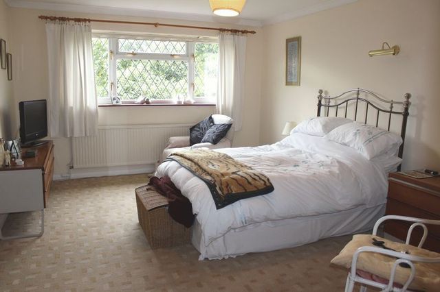  Image of 4 bedroom Property to rent in The Bence Thorpe Egham TW20 at The Bence Thorpe Egham, TW20 8QD