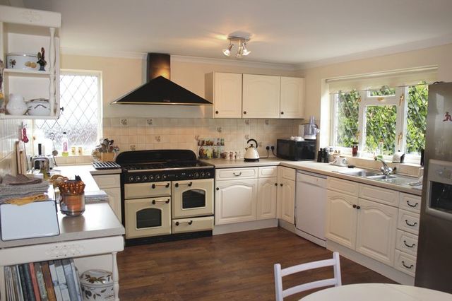  Image of 4 bedroom Property to rent in The Bence Thorpe Egham TW20 at The Bence Thorpe Egham, TW20 8QD