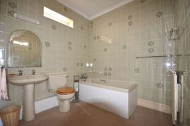  Image of 2 bedroom Flat for sale in The Drive Dawlish EX7 at The Drive  Langdon House, EX7 9JB