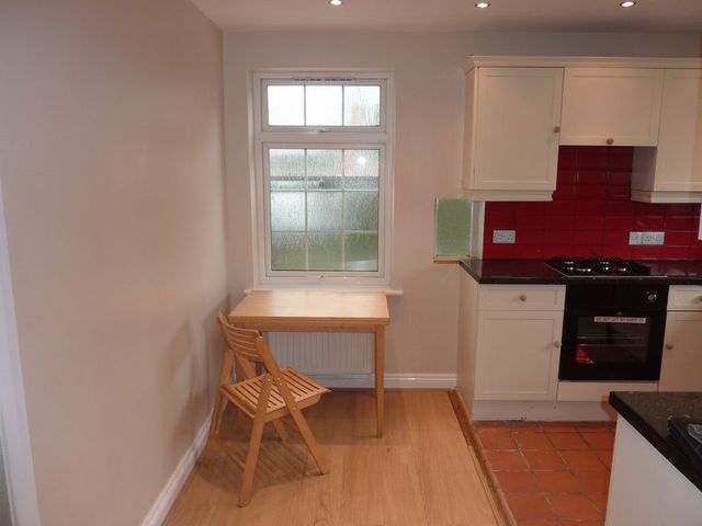 Image of 2 bedroom Flat to rent in The Fairway London NW7 at The Fairway  London, NW7 3HP