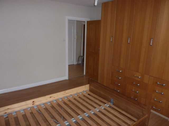  Image of 2 bedroom Flat to rent in The Fairway London NW7 at The Fairway  London, NW7 3HP
