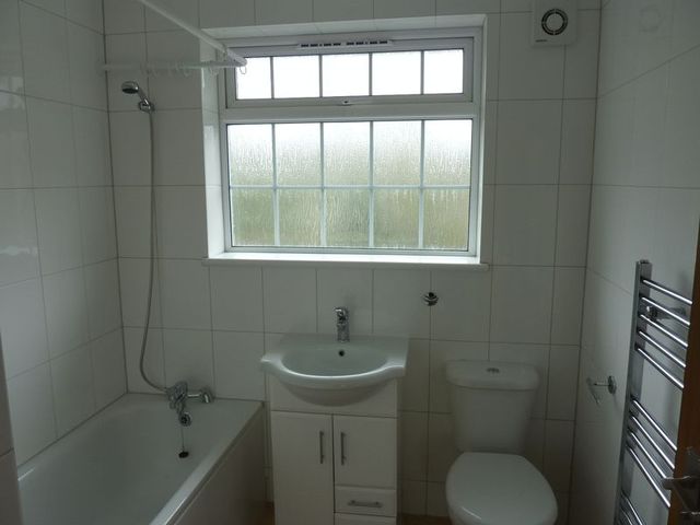  Image of 2 bedroom Flat to rent in The Fairway London NW7 at The Fairway  London, NW7 3HP