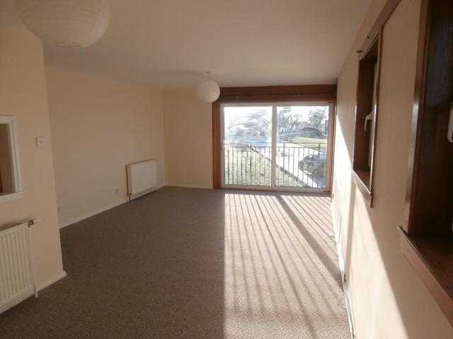  Image of 3 bedroom Flat to rent in The Green Bathgate EH48 at Bathgate West Lothian West Lothian, EH48 4DB