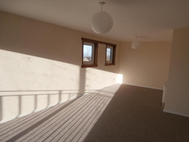 Image of 3 bedroom Flat to rent in The Green Bathgate EH48 at Bathgate West Lothian West Lothian, EH48 4DB
