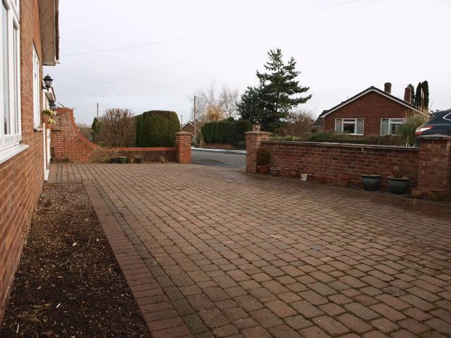 Image of 2 bedroom Detached house for sale in The Green Elston Newark NG23 at The Green Elston Newark, NG23 5PF