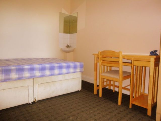  Image of 5 bedroom Semi-Detached house to rent in The Greenway Cowley Uxbridge UB8 at The Greenway  Uxbridge, UB8 2PH