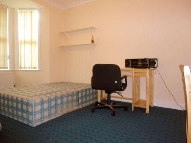  Image of 5 bedroom Semi-Detached house to rent in The Greenway Cowley Uxbridge UB8 at The Greenway  Uxbridge, UB8 2PH