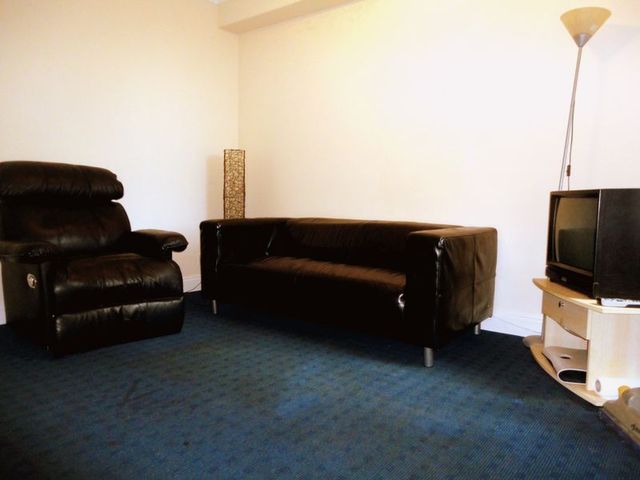  Image of 5 bedroom Semi-Detached house to rent in The Greenway Cowley Uxbridge UB8 at The Greenway  Uxbridge, UB8 2PH