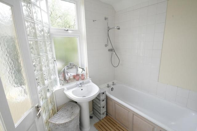  Image of 1 bedroom Apartment for sale in The Grove Horsell Woking GU21 at Horsell Woking Horsell, GU21 4AF