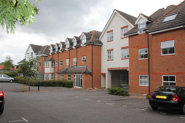  Image of 2 bedroom Apartment for sale in Goldsworth Road Horsell Woking GU21 at 98 Goldsworth Road Woking Horsell, GU21 6NH