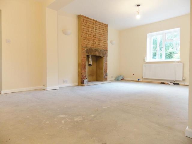  Image of 4 bedroom Semi-Detached house for sale in The Pitchens Wroughton Swindon SN4 at Wroughton  Swindon, SN4 0RU