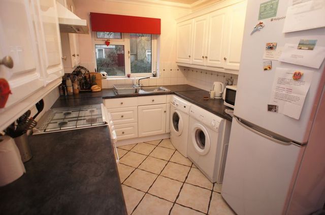  Image of 4 bedroom Detached house for sale in The Spinneys Eastwood Leigh-on-Sea SS9 at The Spinneys  Leigh-On-Sea, SS9 5QZ
