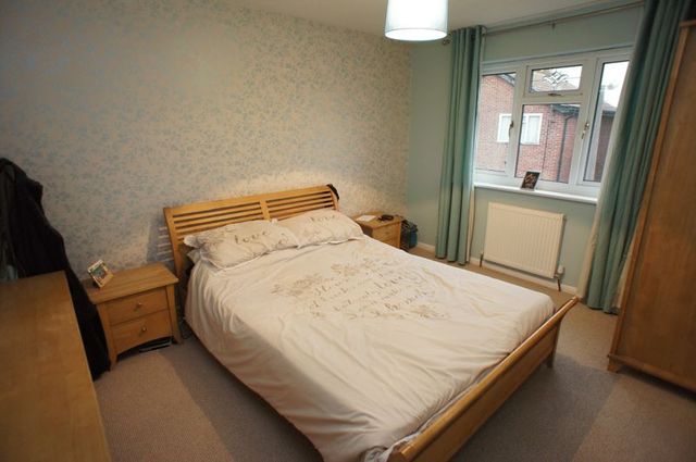  Image of 4 bedroom Detached house for sale in The Spinneys Eastwood Leigh-on-Sea SS9 at The Spinneys  Leigh-On-Sea, SS9 5QZ
