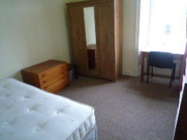  Image of 4 bedroom Flat to rent in Thirlestane Road Edinburgh EH9 at Marchmont Edinburgh Edinburgh, EH9 1AP