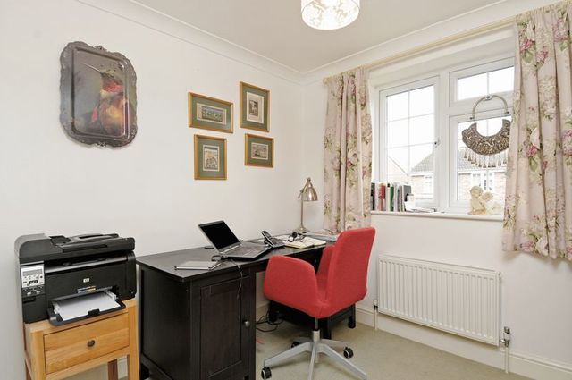  Image of 5 bedroom Detached house for sale in Thorncroft Englefield Green Egham TW20 at Thorncroft  Englefield Green, TW20 0SB
