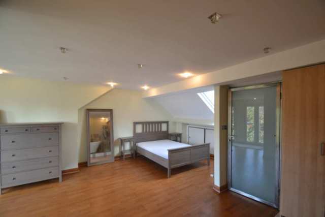  Image of 2 bedroom Flat to rent in Thorney Hedge Road London W4 at Thorney Hedge Road  London, W4 5SB